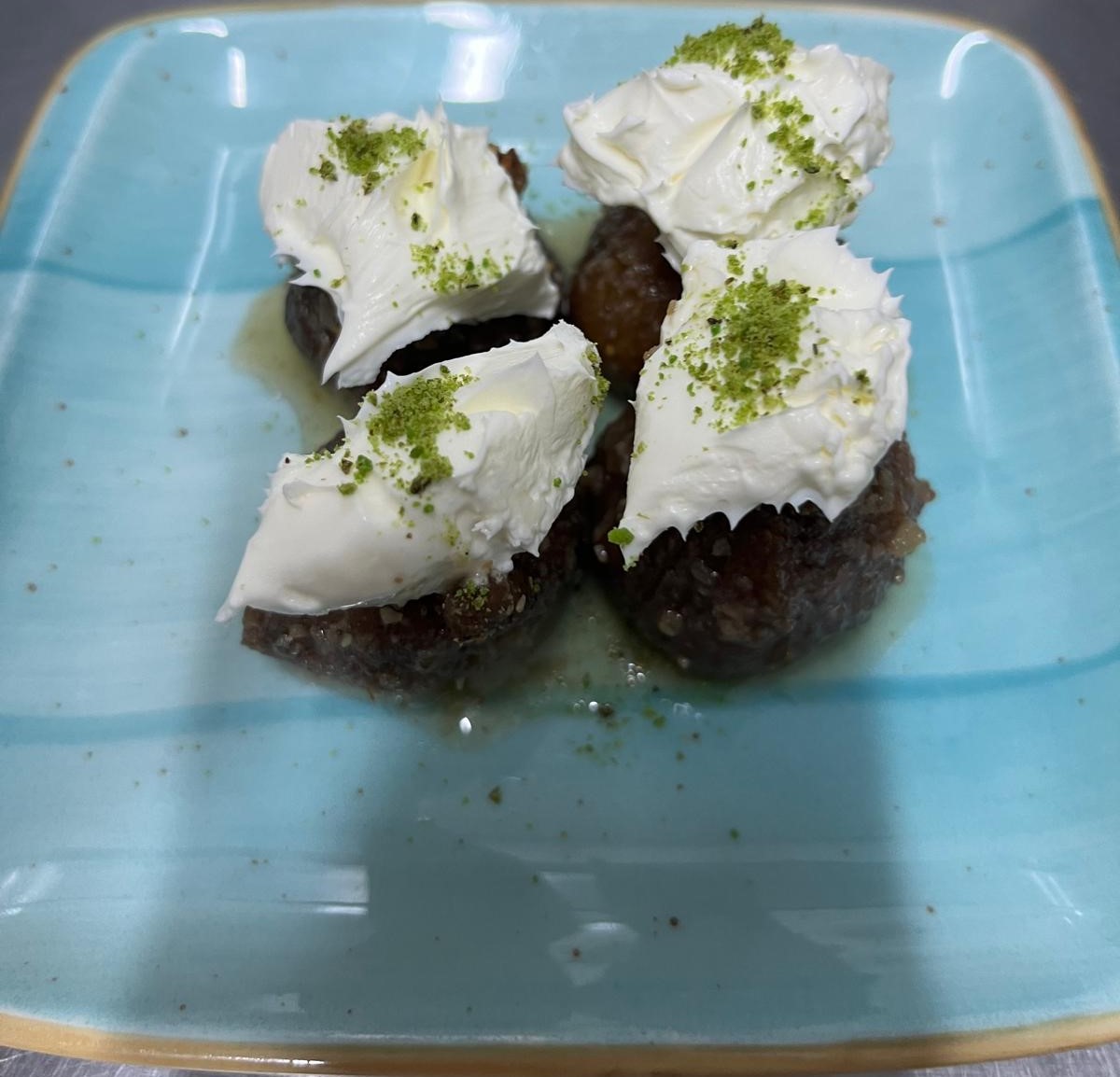 CEVİZLİ KAYMAKLI İNCİR DOLMASI